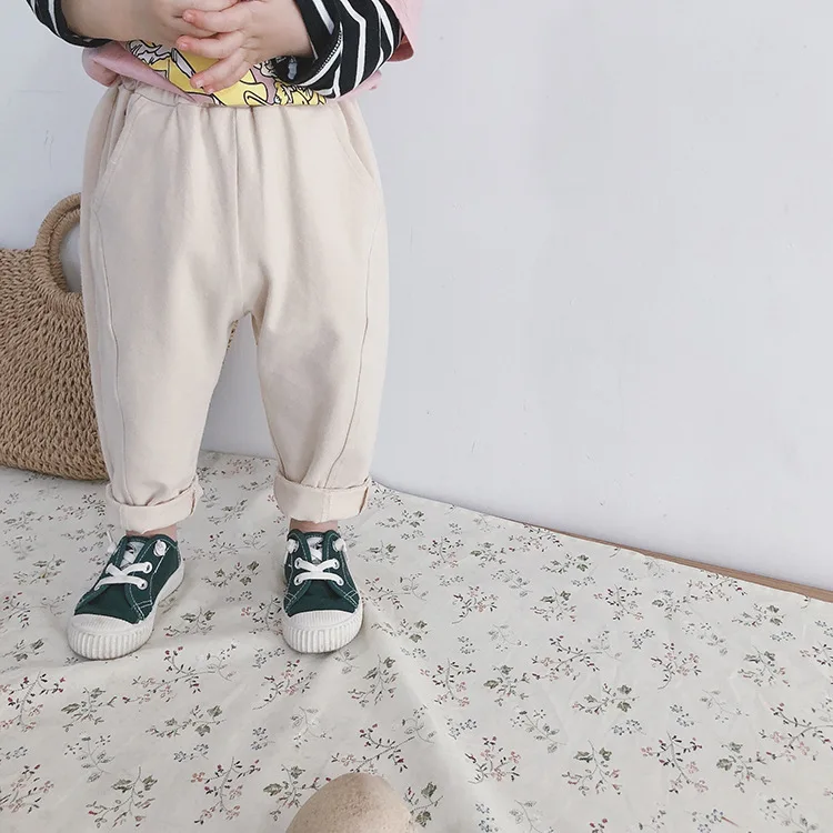 Корейский стиль; сезон весна-осень; хлопковые однотонные брюки с репкой для мальчиков и девочек; мягкие повседневные брюки для детей; От 1 до 7 лет - Цвет: Бежевый