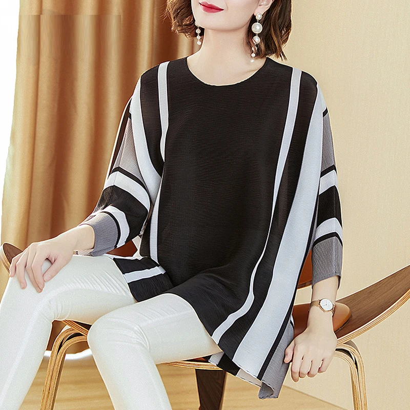 Changpleat летние новые полосатые женские футболки Tide Miyak плиссированные Модные свободные футболки с круглым вырезом большого размера с рукавом 3/4