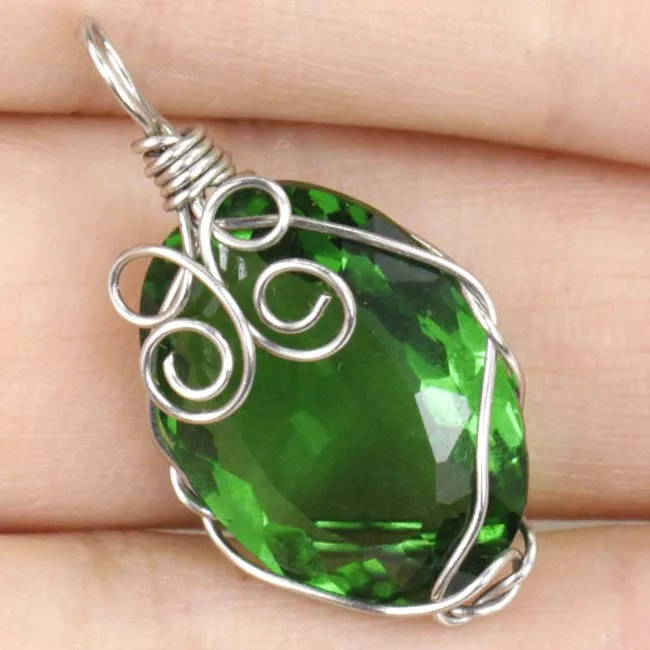 

Handamde Green Emeral, Wire Wrap Woman's Silver SheCrown Pendant 27x15mm
