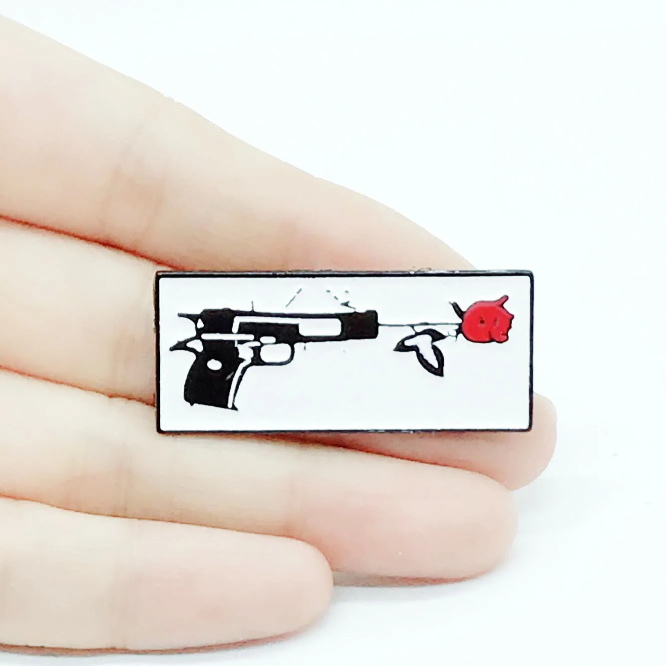 

Punk Hand Painted Badges Black Rose Pistol Brooch Red Rose Pins Enamel Pin Jewelry Flower Brooches for Women Men Bag Accessories