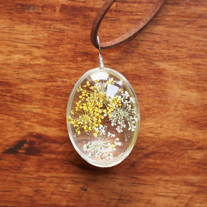 

Natural Dried Flower Pendant Necklace for Women Leather Chain Plant Dry Lace Flower Jewelry Necklaces