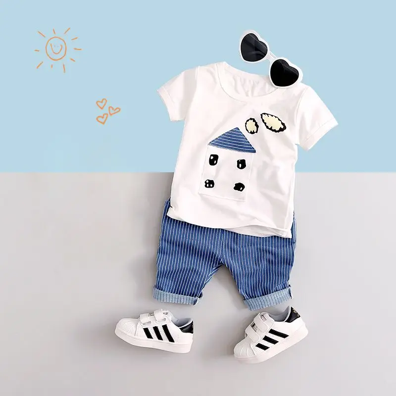 Летний комплект одежды с короткими рукавами для маленьких мальчиков; футболка с рисунком+ штаны в полоску; коллекция года; детская одежда; Модная хлопковая Футболка для мальчиков