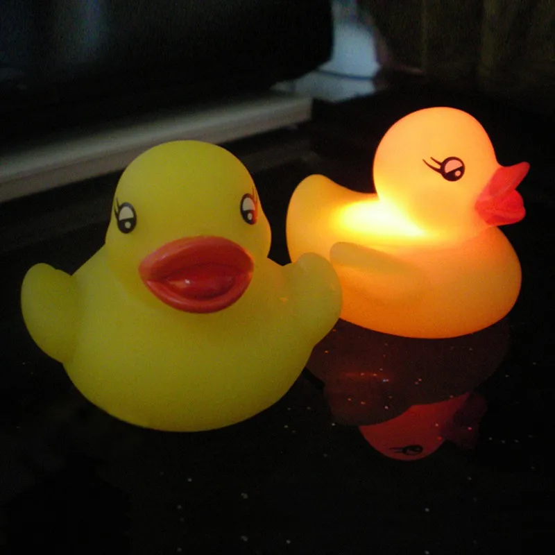 Kawaii резиновый светильник в виде утки милые детские игрушки для купания плавание в воде играть мини развивающие для детей случайный цвет 1 шт