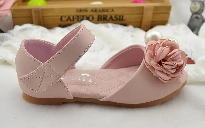 Летние новые детские сандалии модные жемчужные цветы девочки принцесса обувь мягкая подошва открытый носок сандалии детские туфли на плоской подошве