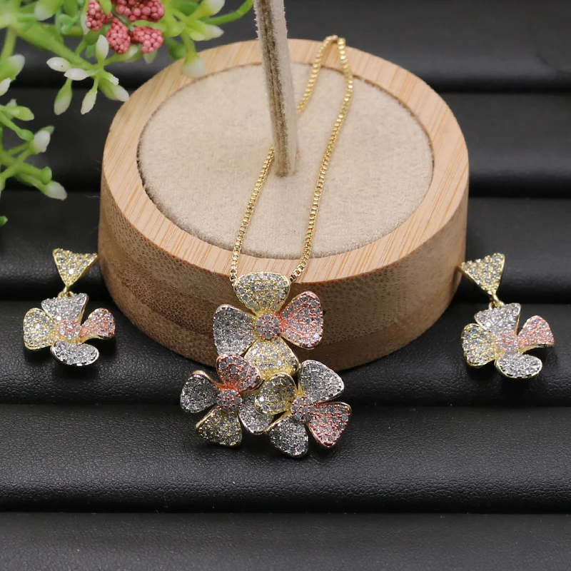

LanRuiSha Jewelry Set Exquisite Clover Lovely Flower Micro Paved Necklace with Earrings for Anniversary Engagement Luxury Gifts