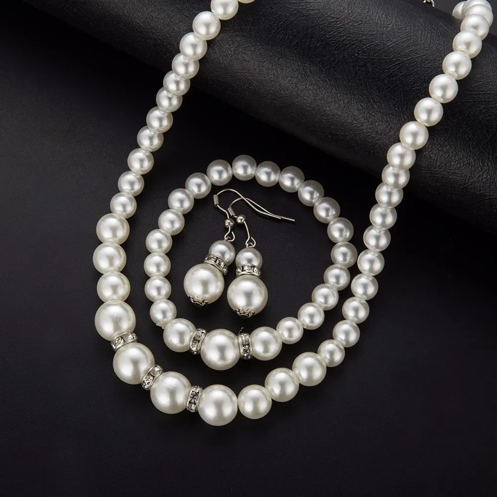 Pearl earring set Go for the shimmer of a classic and dainty gold pendant and bracelet set, or the refined sophistication of a pearl earring and necklace set. Speaking of pearls, we have a colorful collection of cultured pearls.