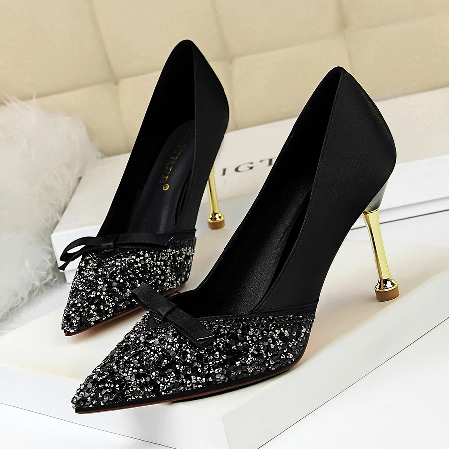 

Shallow Mouth Women's Shoes Spring And Autumn Korean vVersion Of Satin Sequins Rhinestone Bow Shoes Ladies Metal Stiletto Shoes