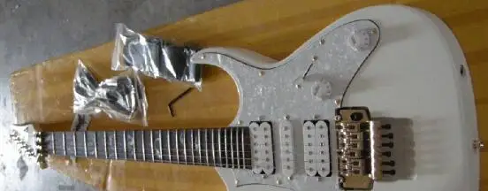 

Factory Outlet free shipping white Electric guitar 71 Factory Outlet displays 0001 Store