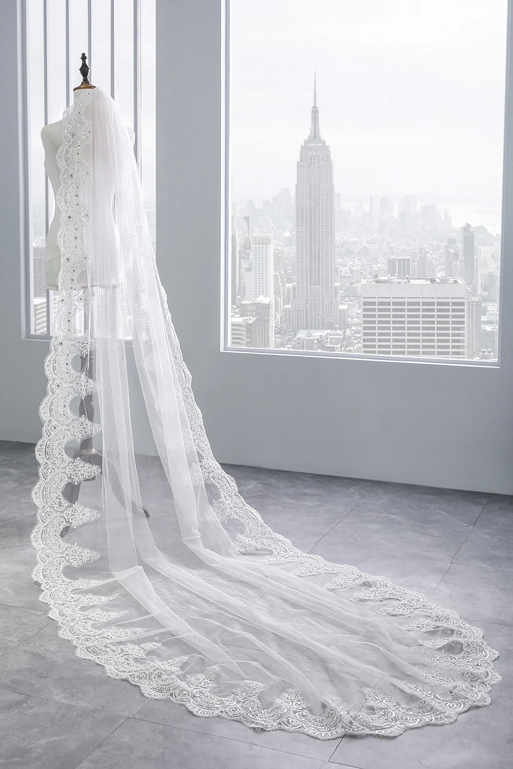 Top Quality Bridal Veil long real photo 3 Meter White Ivory Cathedral Wedding Veils 2019 Luxury Long Lace Edge Bridal Veil