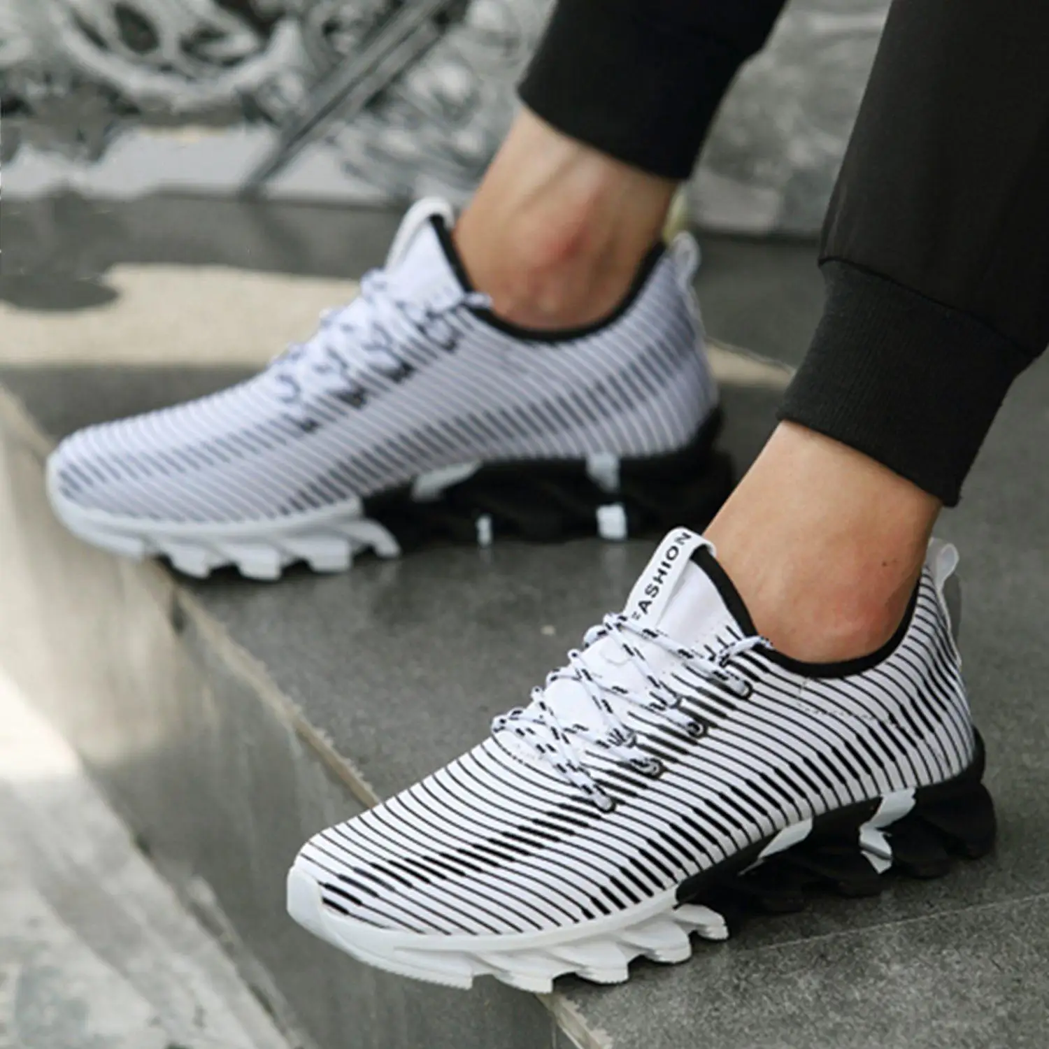 

2018 New Mens Shoes Casual Walking Shoes Breathable Quality light Male Shoes Laces up man shoes