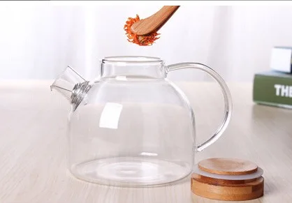 Утолщенное прозрачное стекло холодной воды Термостойкое. Стеклянный чайник с бамбуковой крышкой. 1 л