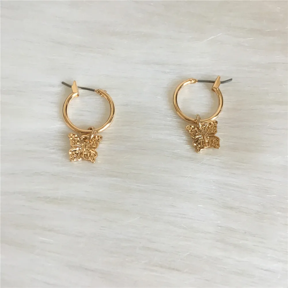 NETTE GOLD FARBE BESCHICHTUNG SCHMETTERLING CHARME KLEINE HOOP OHRRINGE FÜR FRAUEN MÄDCHEN
