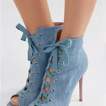 Красивые Универсальные джинсовые ботильоны женская обувь с перекрестной шнуровкой на высоком тонком каблуке с открытым носком женская обувь; сезон весна-осень; женская обувь; Botines