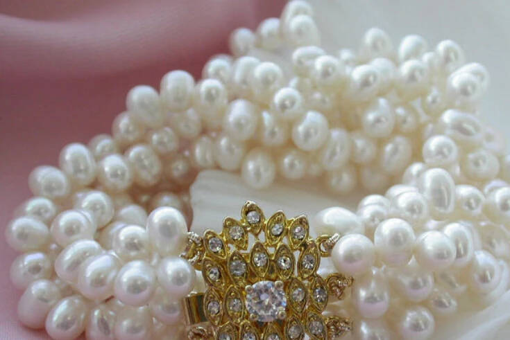 

FREE SHIPPING>>>@@ 0640 6ROW WHITE RICE FRESHWATER CULTURED PEARL BRACELET