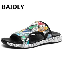 Качественные кожаные тапочки для мужчин; Новое поступление; мужские летние сандалии; наклейки; пляжные тапочки; повседневная домашняя обувь