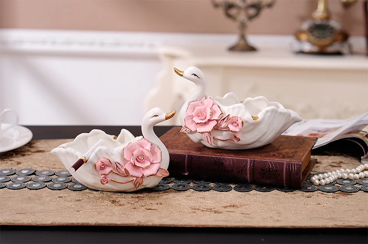 

Christmas New Year Gift Ceramic Swan Family Three Decoration Ashtray Living Room Creative Home Room Decorations