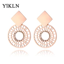 YiKLN Мода Нержавеющая сталь Серьги Роуз золотистого цвета квадратный и выемчатый кулон с подвеской серьги-гвоздики диски подарок для Для женщин девочек YE18447