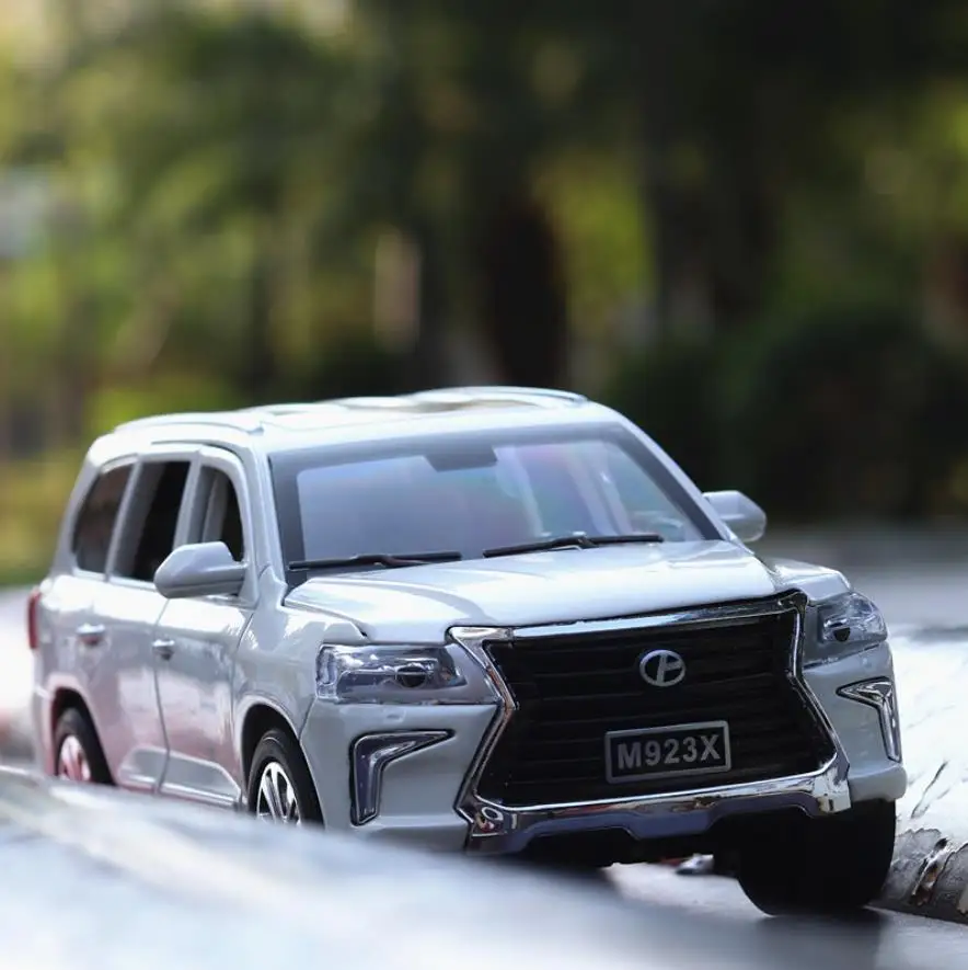 Горячая 1:24 масштабные колеса литой автомобиль toyota lexus suv lx570 металлическая модель с светильник и звуком вытяните назад игрушки коллекция для подарков - Цвет: Черный