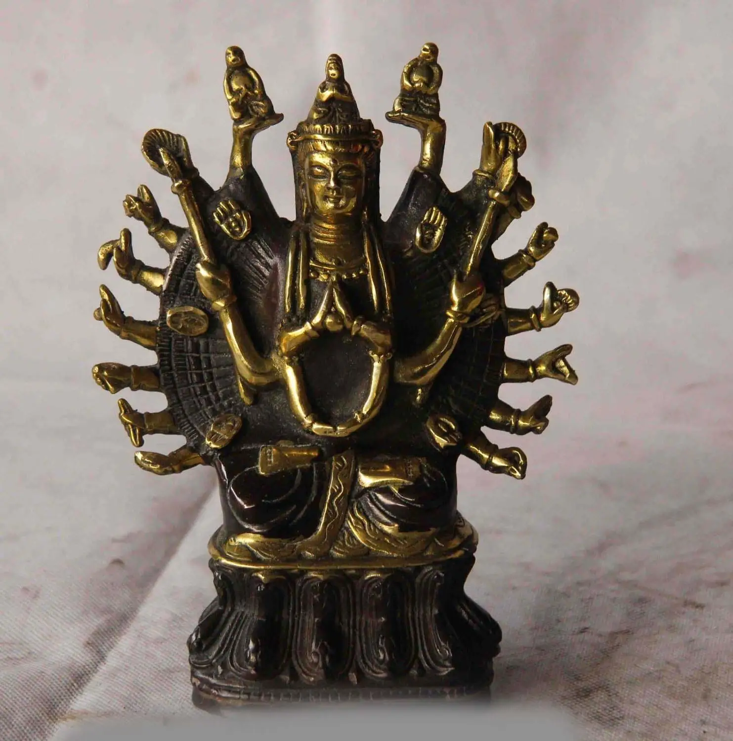 

Tibet Buddhism Bronze Copper Gild Eighteen Armed Hands Kwan-yin Guanyin Statue SD 506
