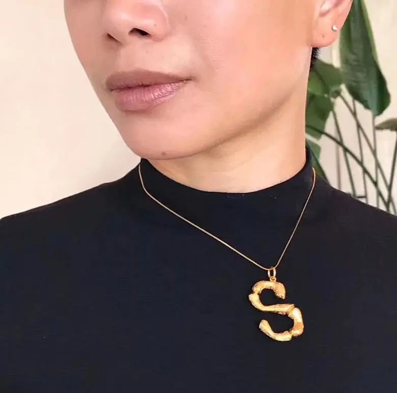 2018 new arrival luxury exaggerated metal letter necklace fashion temperament lava alphabet necklace 278
