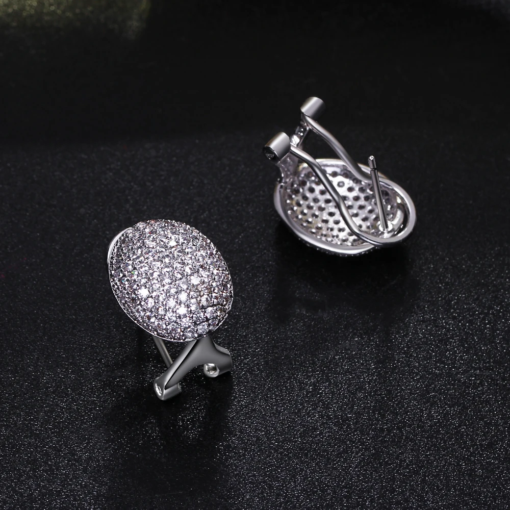 Oval stud earrings (8)