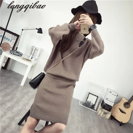 Женский трикотажный костюм из двух предметов юбка свитер с круглым вырезом и