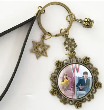 

Lee JongSuk Jong Suk Han Hyo Joo key W chain keychains pendant handing tools vintage style collection freeshipping 10.2016
