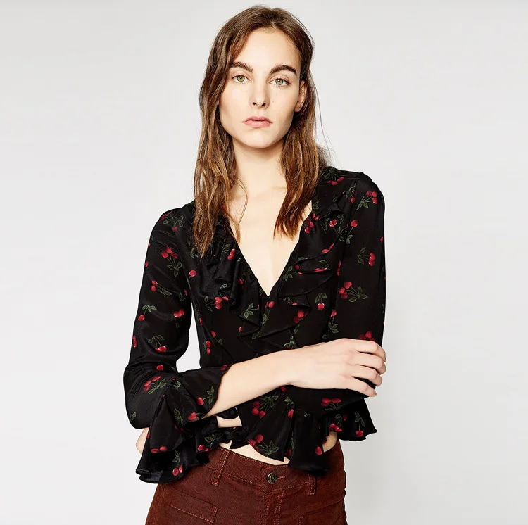 

Free shipping! New women's fashion wild slim cherry print ruffled V-neck shirt horn sleeve top