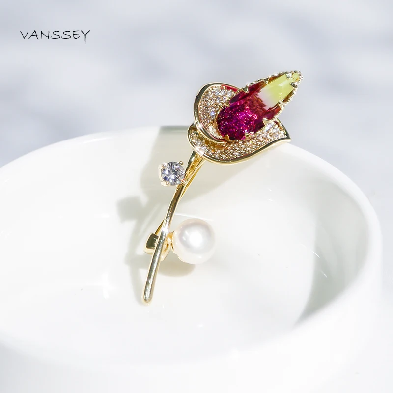 

Vanssey Vintage Jewellry Flower Calla Natural Pearl Glass Cubic Zirconia Brass Brooch Pin Wedding Accessories for Women 2018 New