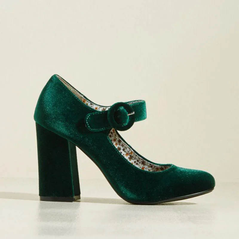 green_velvet_mary_jane_pumps_block_heel_vintage_shoes_2_