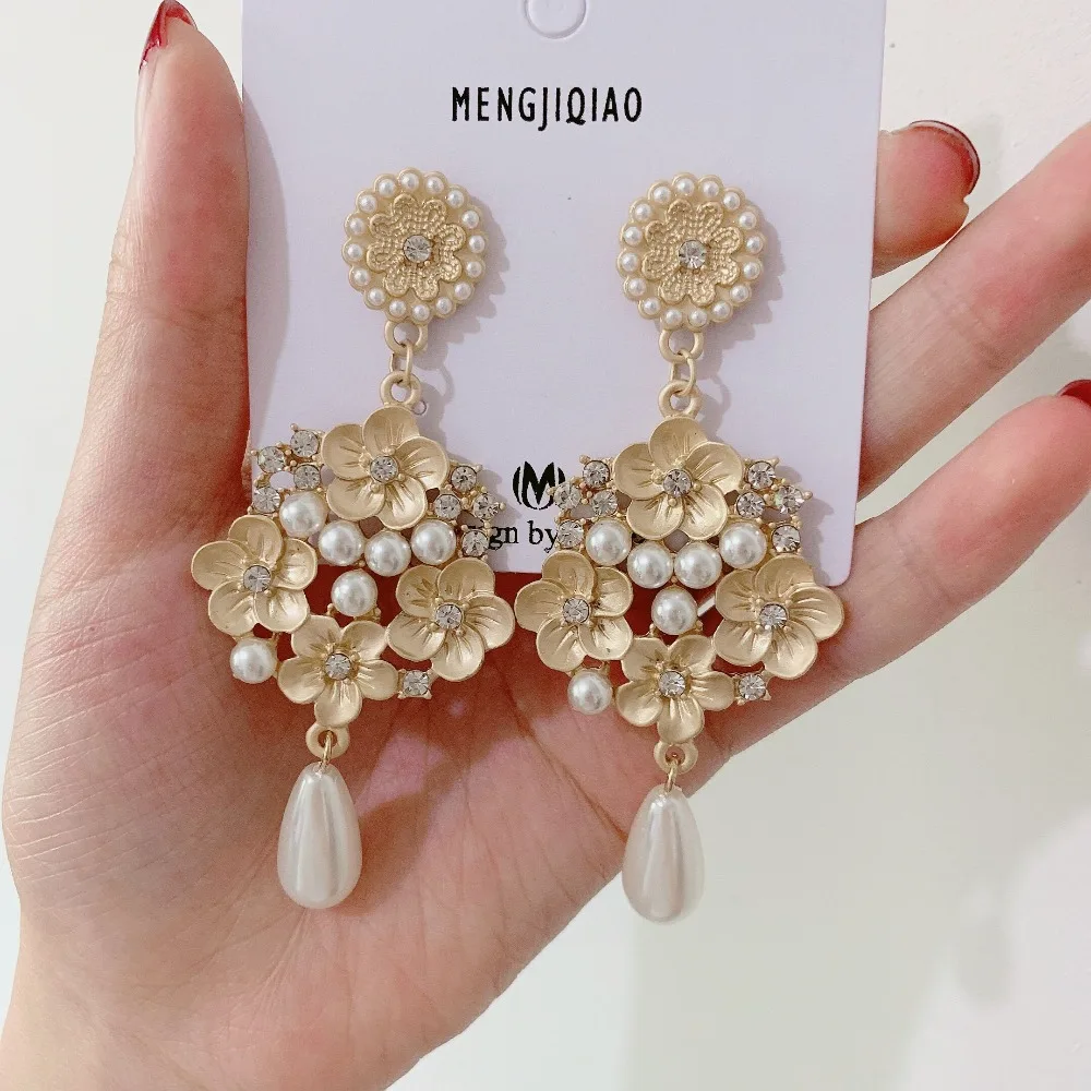 

MENGJIQIAO 2019 Europe Baroque Style Hyperbole Metal Flower Drop Earrings For Women Elegant Pearl Waterdrop Vintage Long Earings
