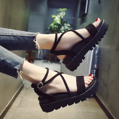 

2018 summer new Korean cross strap wild flat bottom student platform shoes thick female Roman sandals