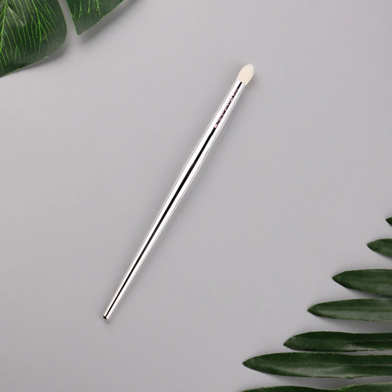 

It Cosmetic Tip Eyeshadow Brush Silver Chromed Synthetic Tapered Precision Eye Smudger Makeup Brush