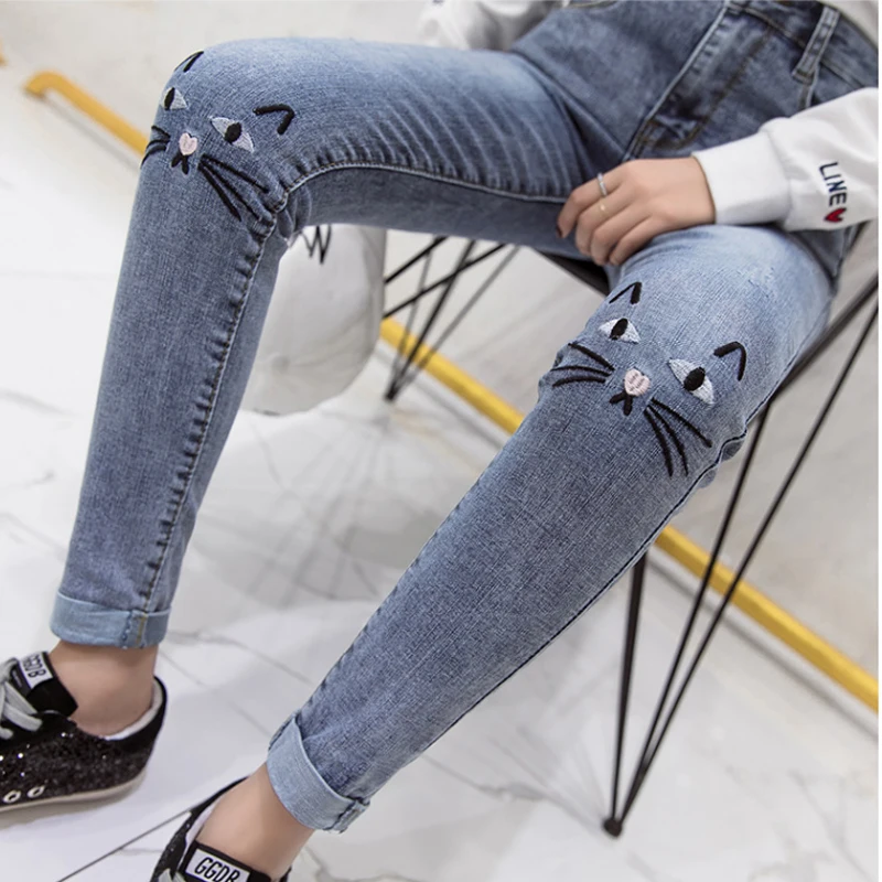Осень милые колена кошка вышитые джинсы для женщин Новые 2018 узкие джинсы женские джинсовые брюки пуш-ап джинсы Винтаж карандаш джинсовые