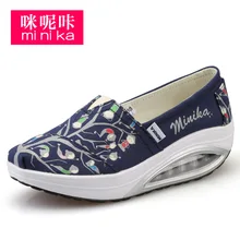 Г. Летняя уличная Женская прогулочная обувь спортивные дышащие кроссовки на танкетке, увеличивающие рост обувь на подкладе AA50016