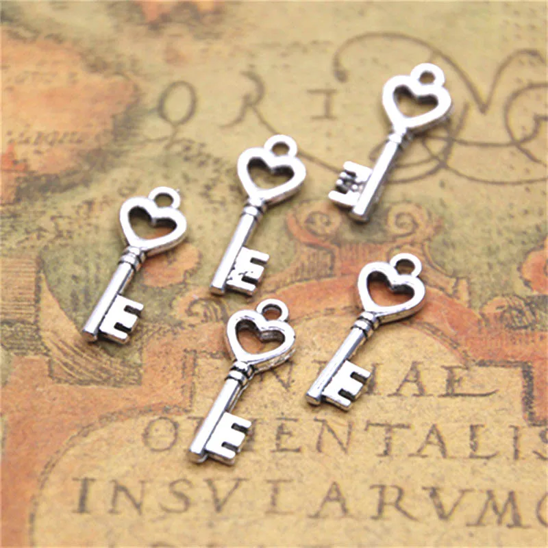 60pcs Key with heart амулеты серебристого оттенка samll подвеска для ключей 8x20mm | Украшения и