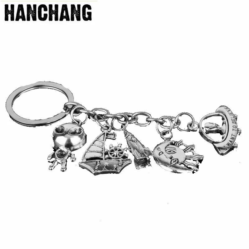 

Antique Silver Space Geek I WANT TO BELIEVE UFO Alien Keychain Men Pirate keyring Key Holder Accessories