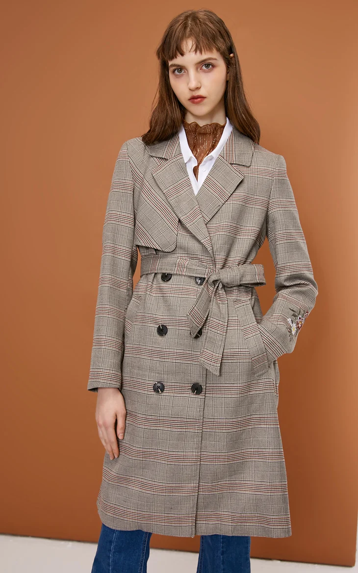 Только женское двубортное пальто с лацканами средней длины с вышивкой | 118336574