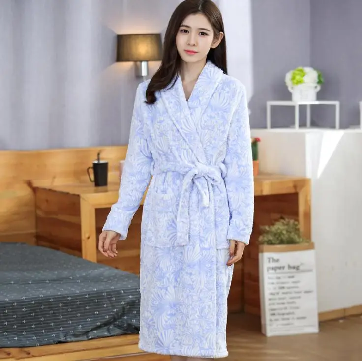 Новинка, удлиненный зимний теплый халат для влюбленных, мягкий фланелевый банный халат кимоно, халат из кораллового флиса, теплый Халат - Цвет: light blue women