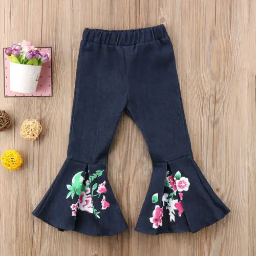 Модные джинсовые брюки-клеш с объемным цветком для маленьких девочек