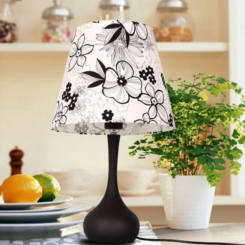 

Table lamp Nordic minimalist creative personality bedroom lamp bedside lamp living room study decorative table lamp LED lighting