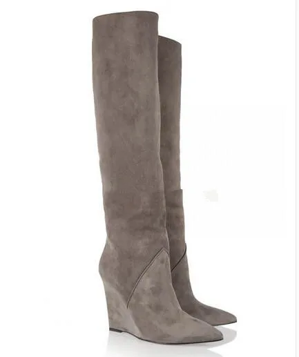 Черные/серые сапоги до колена с острым носком на танкетке; сезон осень-зима; женская обувь, увеличивающая рост - Цвет: grey