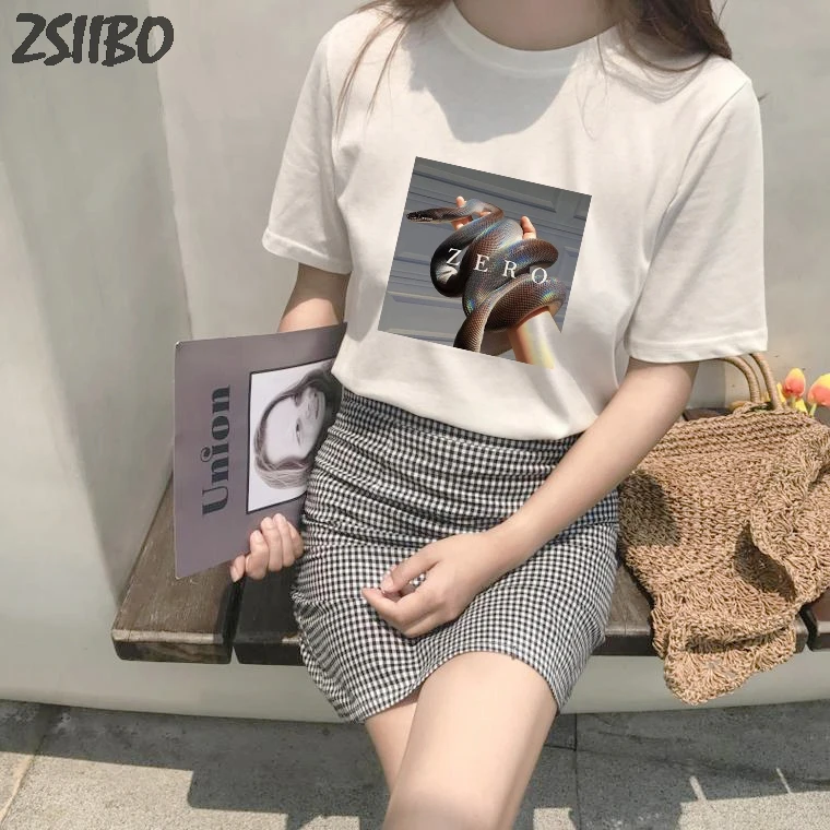 Hand holding snake 3D Letter Print Female t shirt Summer Women
