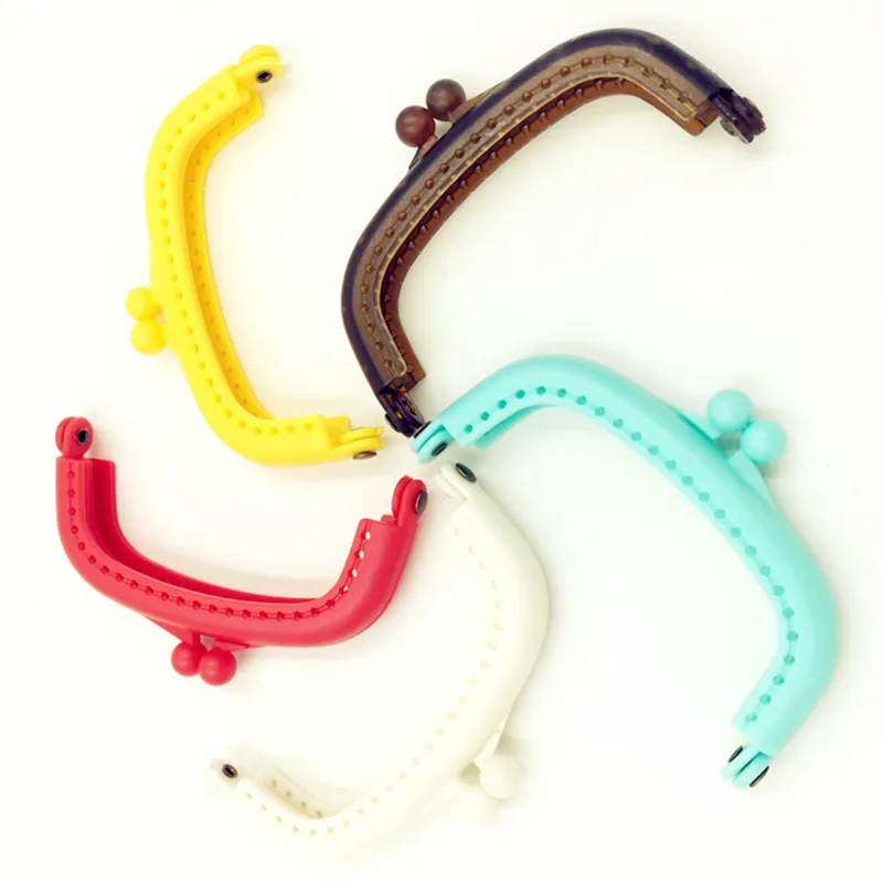 

Fashion Mixed Candy Colors Coins Purse Plastic Arc Frame Kiss Clasps Lock Clutch Handbag Handle 9x5cm, 5Pcs