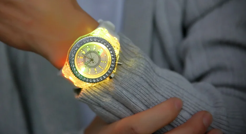 Светодиодная светящаяся вспышка детские часы студенческие влюбленные Jellies женские мужские спортивные часы 7 цветов легкие наручные часы