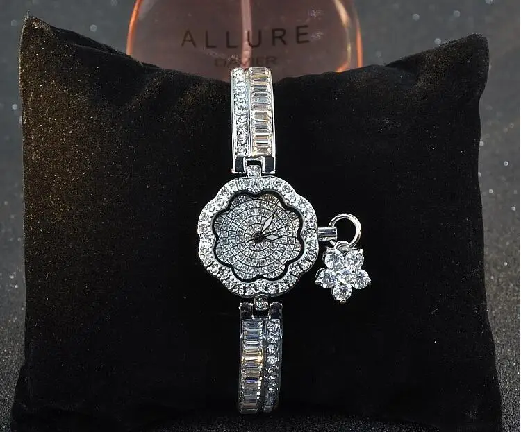 de aço inoxidável relógios de diamantes brilhando
