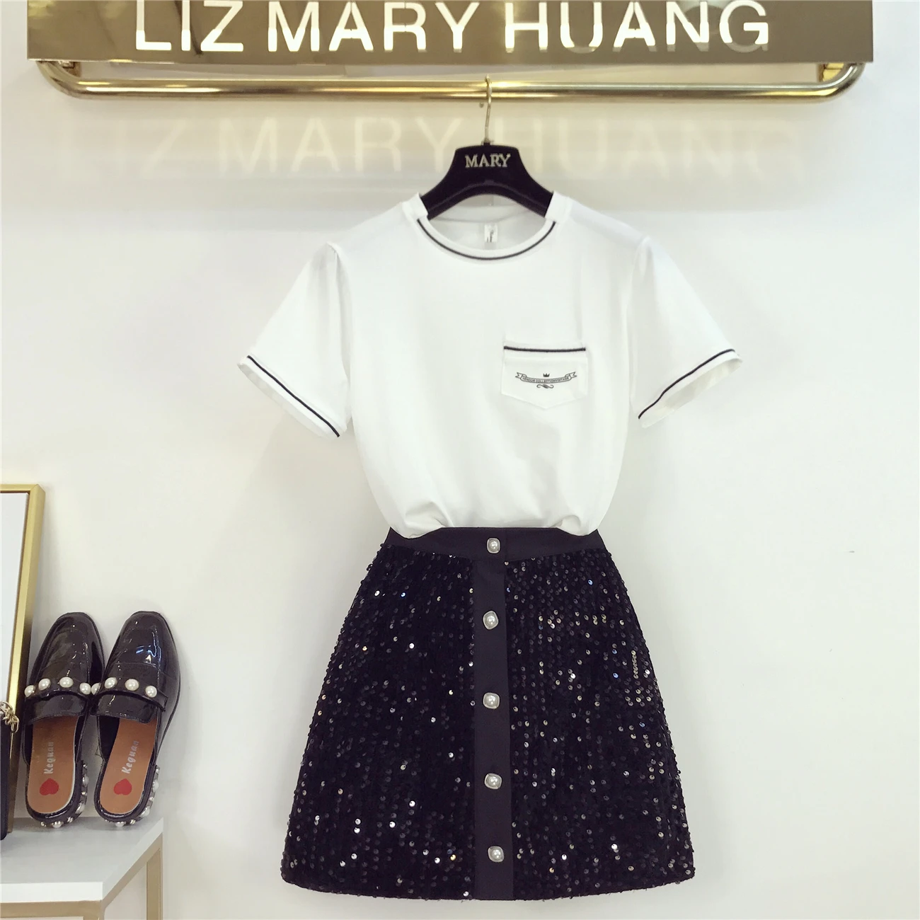 

New Summer Fashion Women's Sets O Neck Loose Short Sleeve T-shirt + Single Breasted Sequins Short A-line Skirt Students Suits