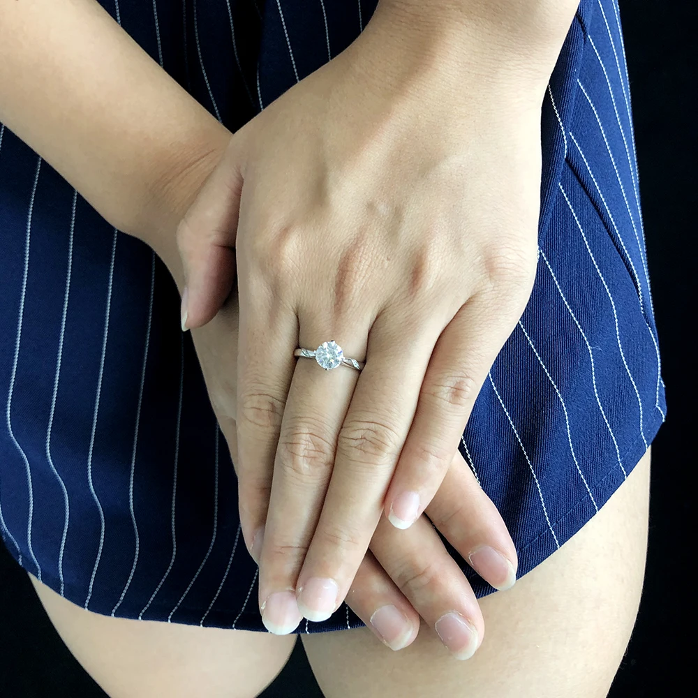 Kopen Massief Zilver 0.5 3ct Lab Grown Diamond Moissanites 4 Gaffel Solitaire Met Accenten Engagement Ring Def Kleur VVS1
