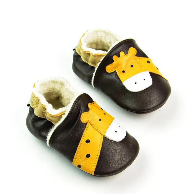 Детская обувь с рисунком лисы для новорожденных; зимние детские мокасины из натуральной кожи с плюшевой подкладкой; обувь без шнуровки на мягкой подошве для малышей - Цвет: Giraffe