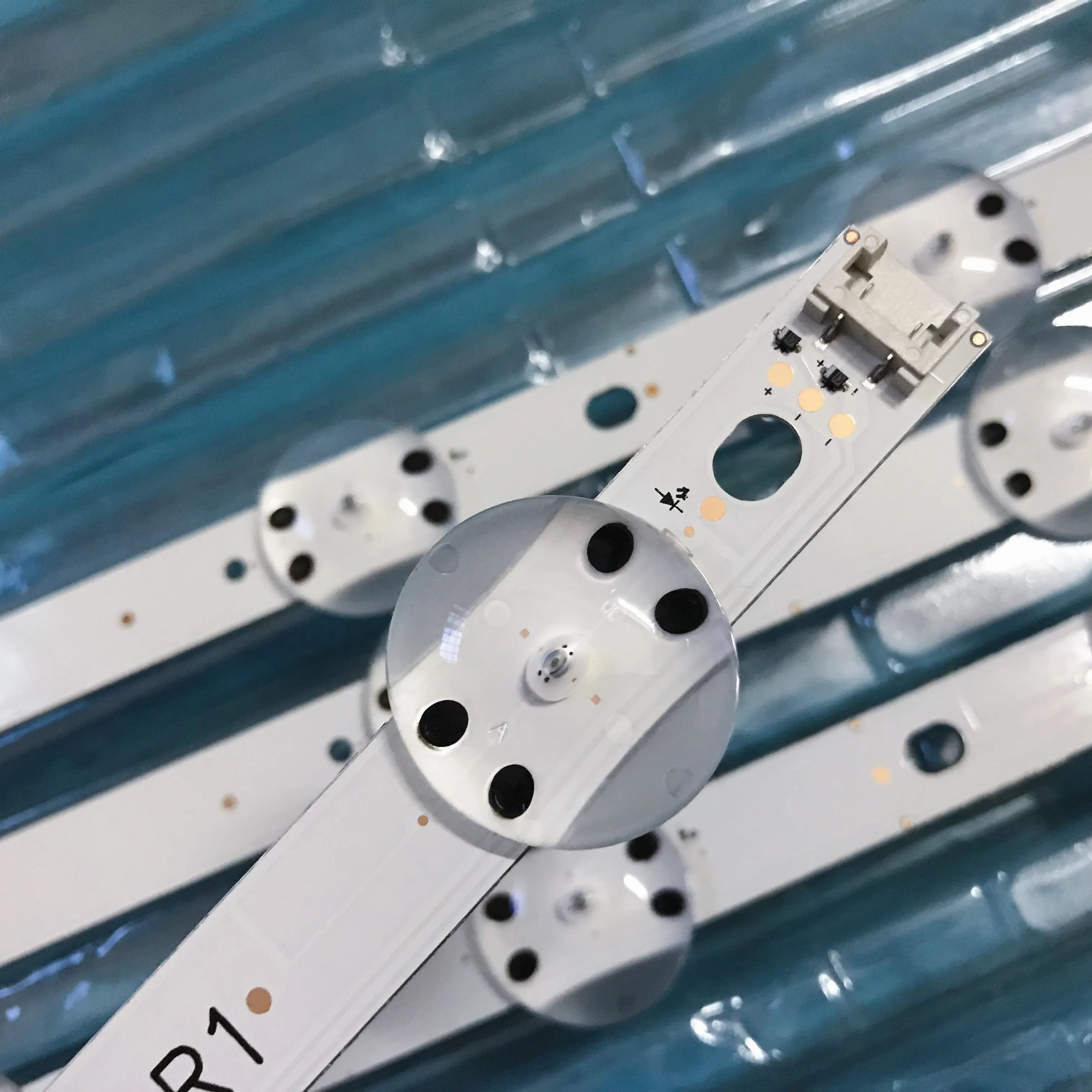 

50set=200 PCS LED strip For LG 49UV340C 49UJ6565 49UJ670V V17 49 R1 L1 ART3 2862 2863 6916L-2862A 6916L-2863A